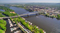 Hoteles cerca a Midwest Handmade WI Artisan Fair