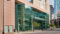 Hoteles cerca a North Hennepin Community College
