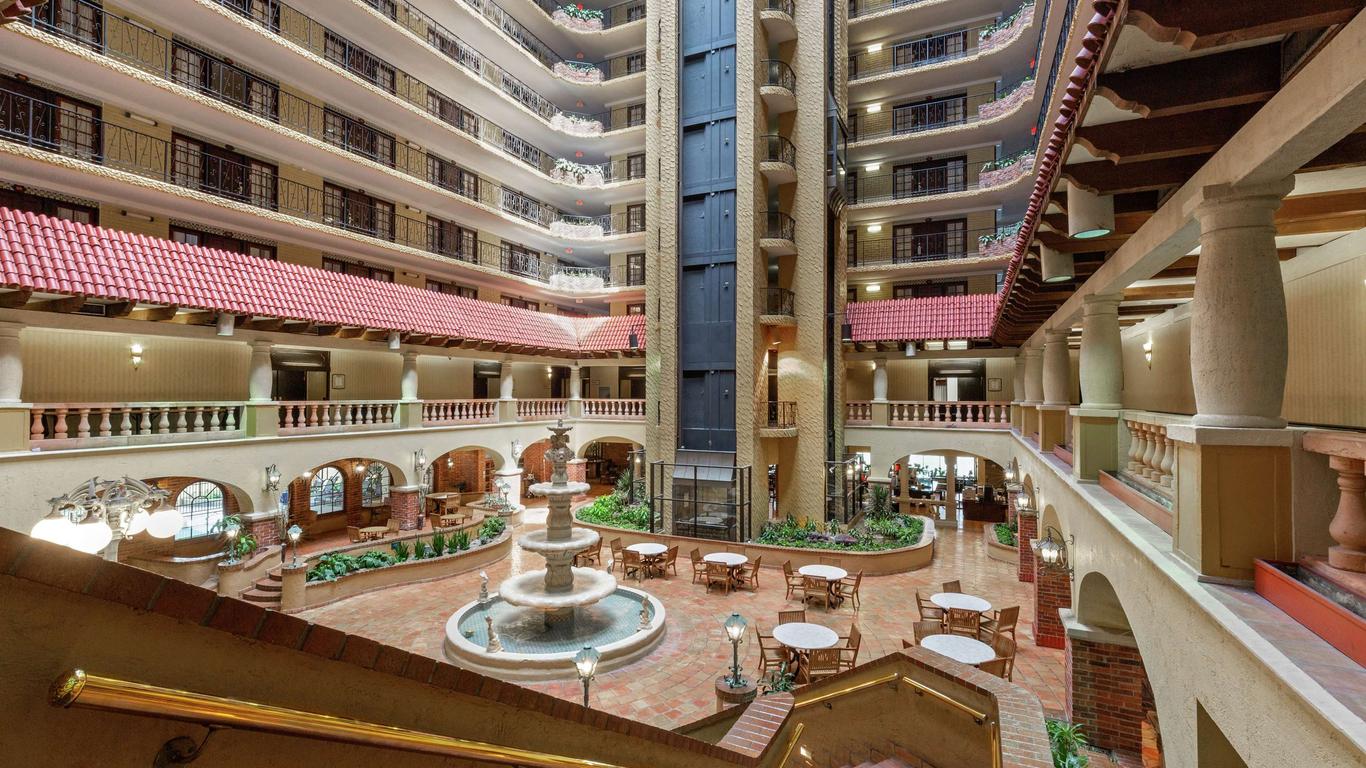 Embassy Suites by Hilton Kansas City Plaza