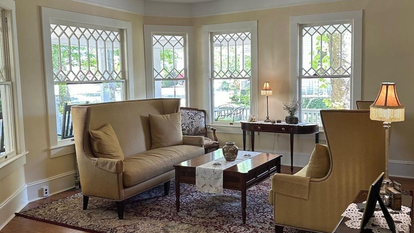 The Charleston Inn