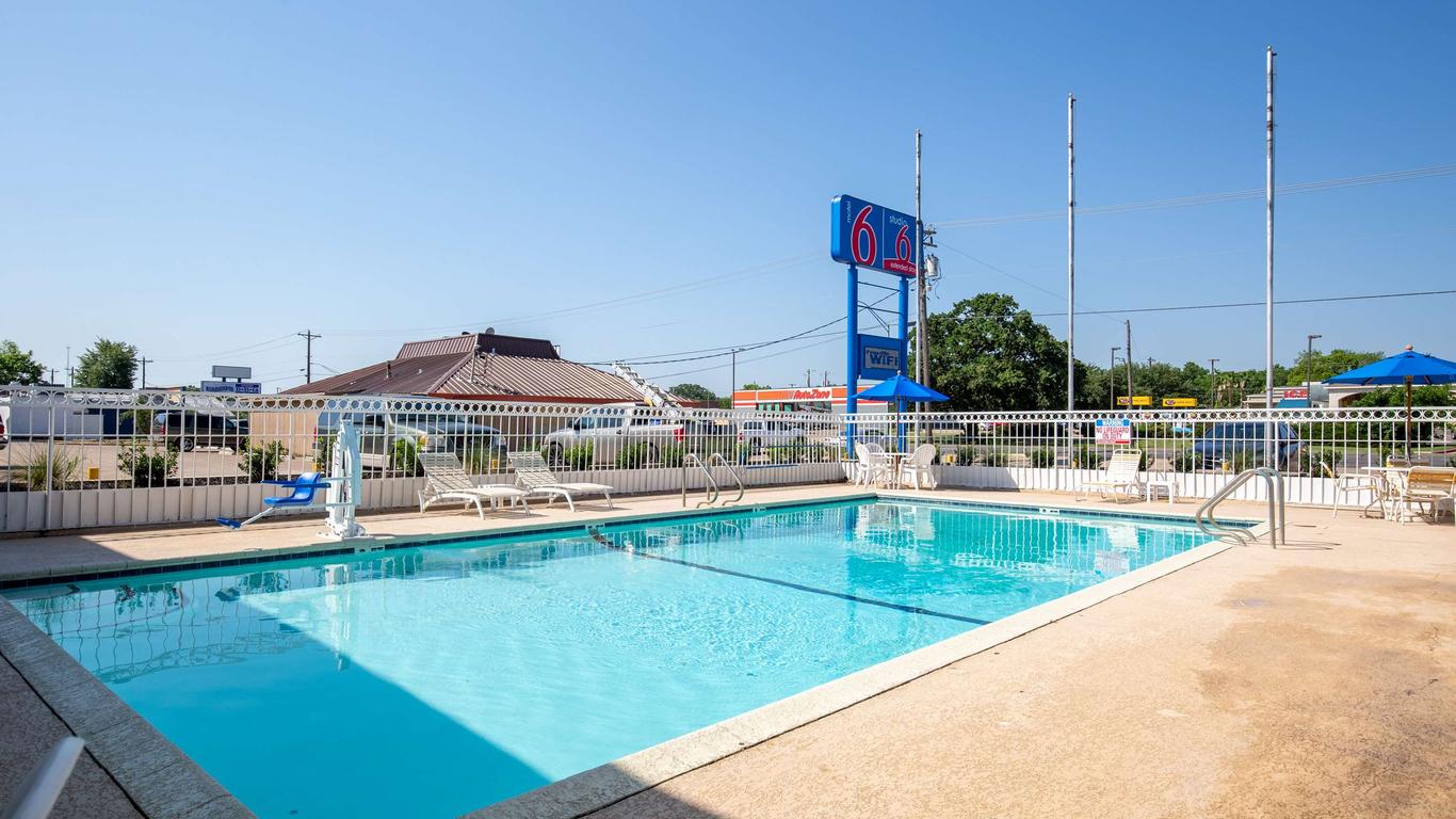 Motel 6 Bryan, Tx - University Area