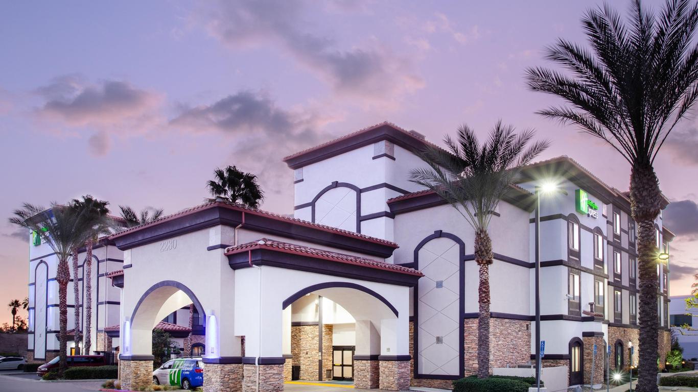 Holiday Inn Express & Suites Ontario Airport