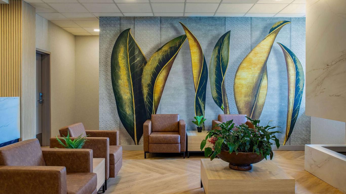 Days Inn & Suites by Wyndham West Edmonton