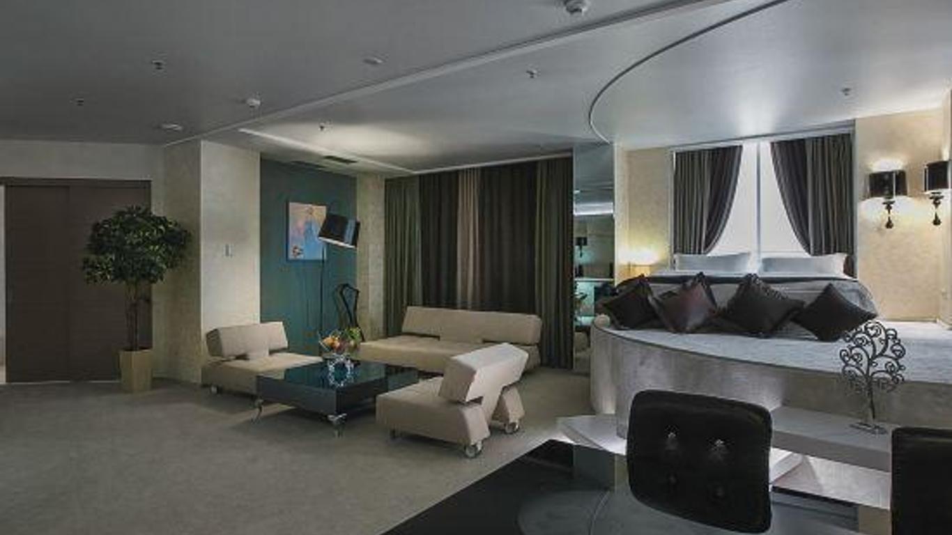City Hotel