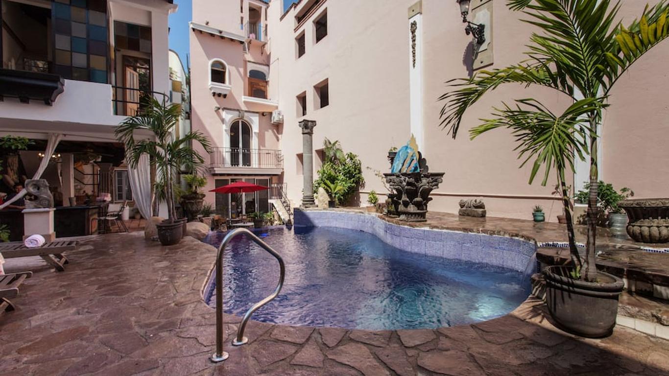 Garlands Del Rio Riverside Boutique Hotel