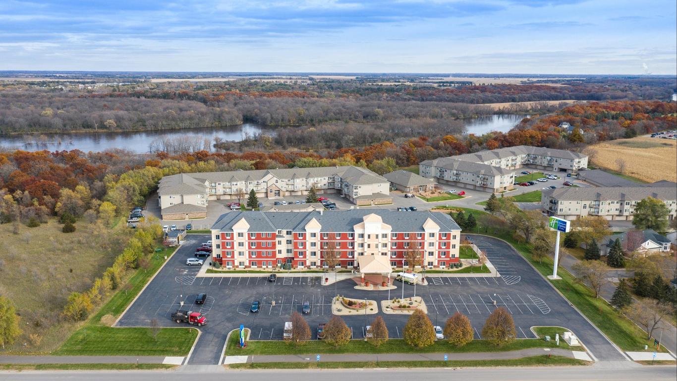 Holiday Inn Express & Suites St. Cloud