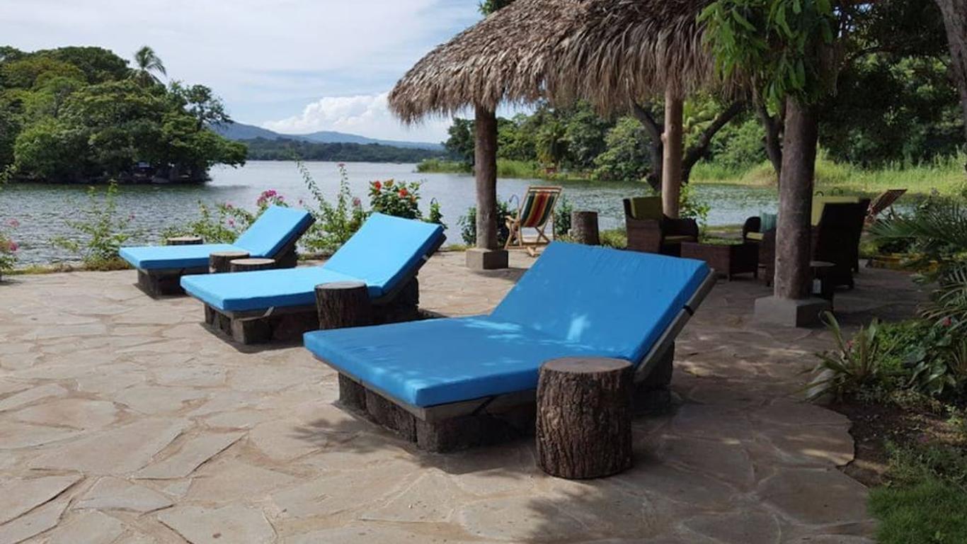 Isleta El Recedo, Entire Island With Per