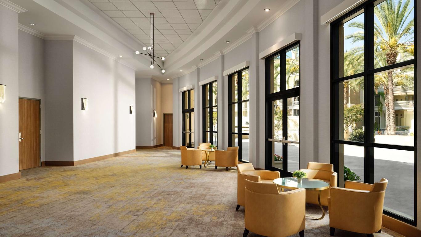 Hotel Zessa Santa Ana, a DoubleTree by Hilton